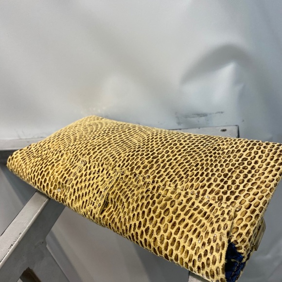 Guess Clutch. Super different python print - Picture 5 of 6